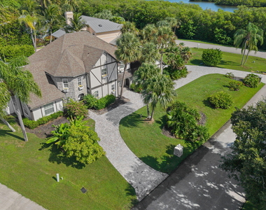 121 Queen Eugenia Court - Photo Thumbnail 3