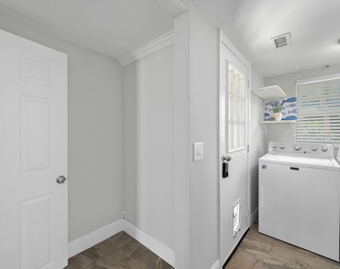 121 Queen Eugenia Court - Photo Thumbnail 9