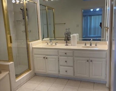 6051 Mapleshade Lane - Photo Thumbnail 6