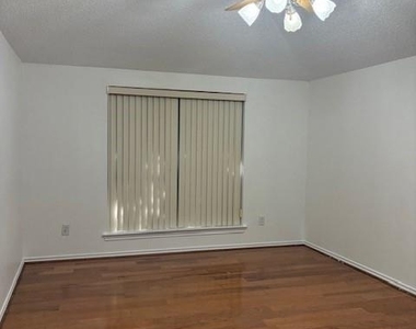 6051 Mapleshade Lane - Photo Thumbnail 10