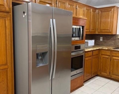 6051 Mapleshade Lane - Photo Thumbnail 12