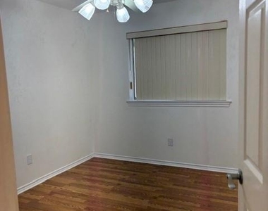 6051 Mapleshade Lane - Photo Thumbnail 14