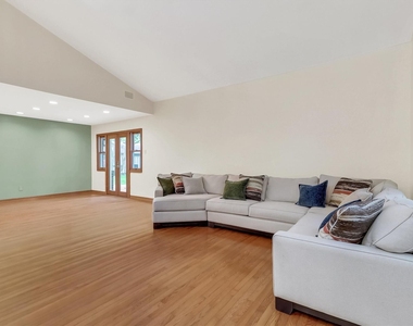 15735 Covewood Circle - Photo Thumbnail 4