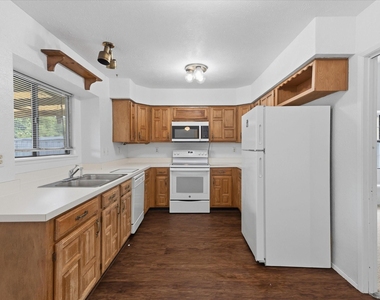 7612 Jerome Drive - Photo Thumbnail 11