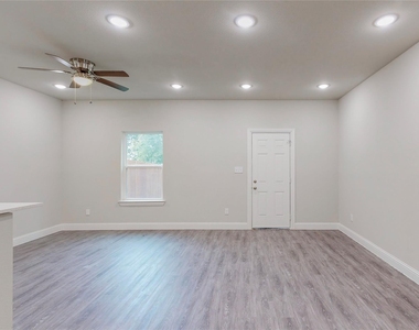 618 W Sears Street - Photo Thumbnail 6