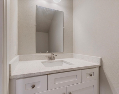 618 W Sears Street - Photo Thumbnail 30