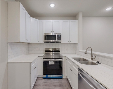 618 W Sears Street - Photo Thumbnail 15