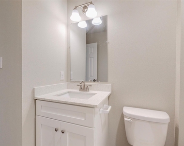 618 W Sears Street - Photo Thumbnail 17