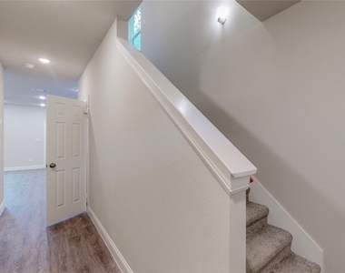 618 W Sears Street - Photo Thumbnail 4