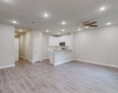 618 W Sears Street - Photo Thumbnail 9
