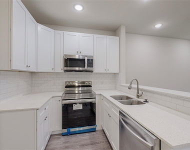 618 W Sears Street - Photo Thumbnail 14