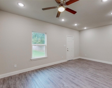 618 W Sears Street - Photo Thumbnail 7
