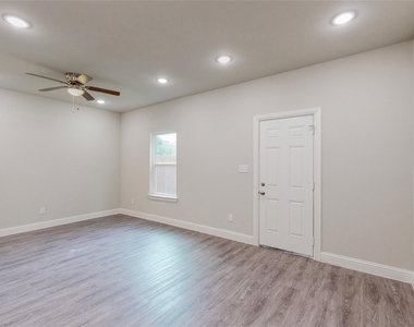 618 W Sears Street - Photo Thumbnail 8