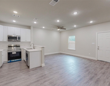 618 W Sears Street - Photo Thumbnail 10