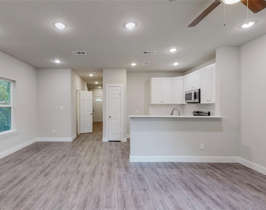 618 W Sears Street - Photo Thumbnail 12