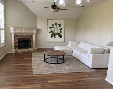 3701 Kimble Drive - Photo Thumbnail 2