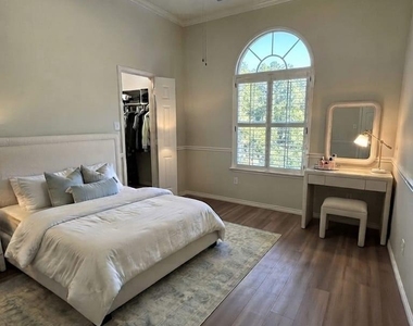 3701 Kimble Drive - Photo Thumbnail 7