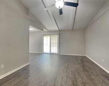 622 W Springdale Lane - Photo Thumbnail 2