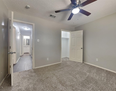 622 W Springdale Lane - Photo Thumbnail 12