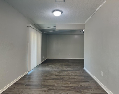 622 W Springdale Lane - Photo Thumbnail 6