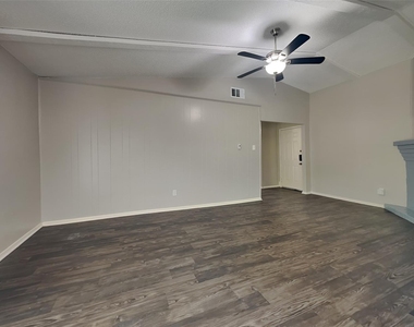 622 W Springdale Lane - Photo Thumbnail 3