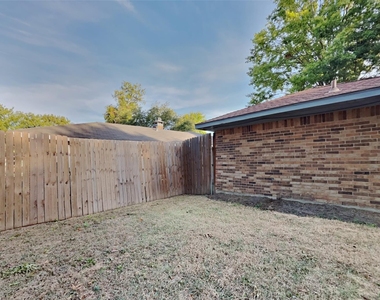 5002 Woodmeadow Drive - Photo Thumbnail 15