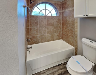 1716 Meyerwood Lane S - Photo Thumbnail 17