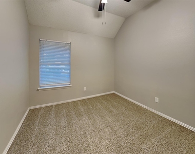1716 Meyerwood Lane S - Photo Thumbnail 14