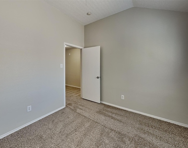 1790 Crosshaven Drive - Photo Thumbnail 12