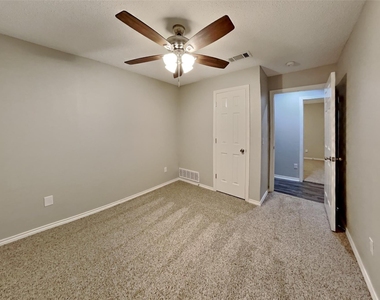 916 Green Brook Drive - Photo Thumbnail 12