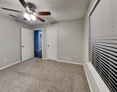 916 Green Brook Drive - Photo Thumbnail 16