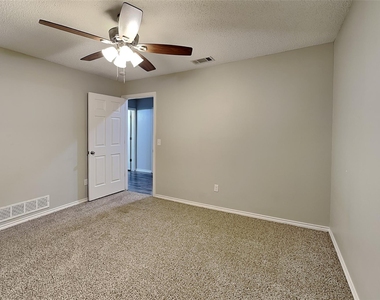 916 Green Brook Drive - Photo Thumbnail 13