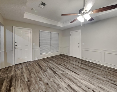 916 Green Brook Drive - Photo Thumbnail 3