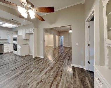 916 Green Brook Drive - Photo Thumbnail 6