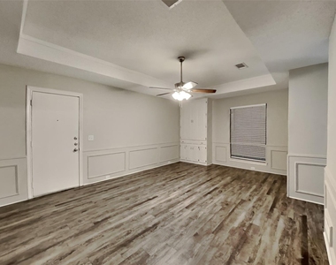 916 Green Brook Drive - Photo Thumbnail 4