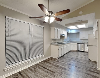 916 Green Brook Drive - Photo Thumbnail 5