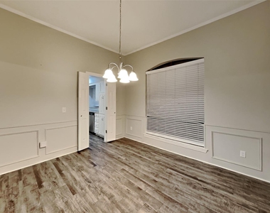 916 Green Brook Drive - Photo Thumbnail 7