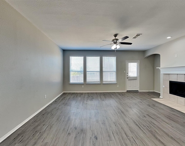 2617 Hilcroft Avenue - Photo Thumbnail 3