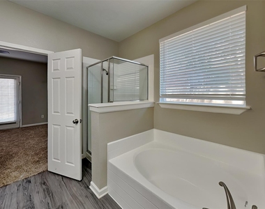 2617 Hilcroft Avenue - Photo Thumbnail 9