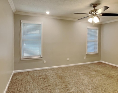 4413 Denver Drive - Photo Thumbnail 7