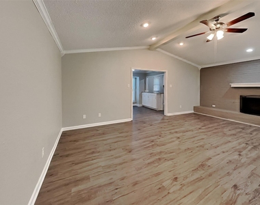 4413 Denver Drive - Photo Thumbnail 2