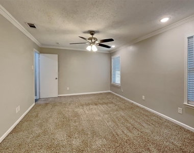 4413 Denver Drive - Photo Thumbnail 8