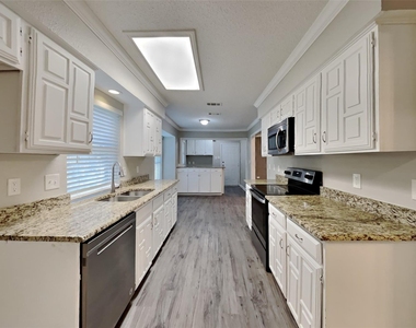 4413 Denver Drive - Photo Thumbnail 3