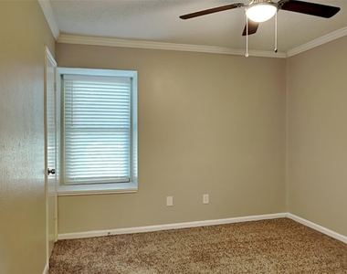 4413 Denver Drive - Photo Thumbnail 13