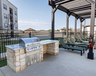 2551 N Guadalupe Street - Photo Thumbnail 17