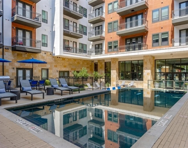 3201 Esperanza Crossing - Photo Thumbnail 18