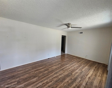 3115 Dahlia Drive - Photo Thumbnail 2