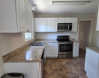 3115 Dahlia Drive - Photo Thumbnail 8