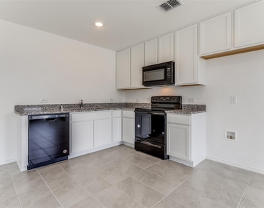 155 Sunflower Street - Photo Thumbnail 7