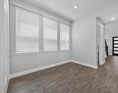 1381 Elaine Drive - Photo Thumbnail 24